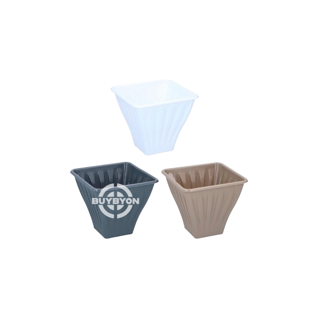 Garden Flowerpot Square - 22x18cm, featuring a modern and durable design, perfect for showcasing a variety of plants in both indoor and outdoor settings.